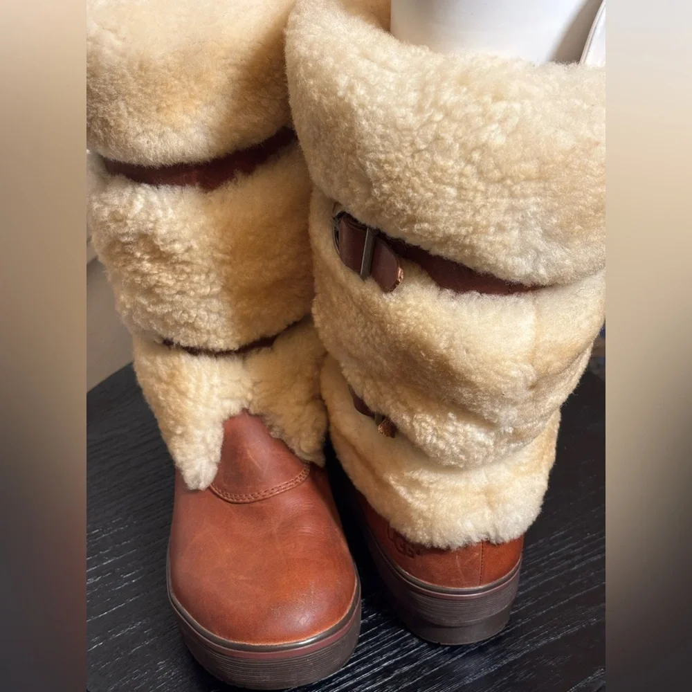 UGG Australia Lilyan Mahogany Waterproof Leather boots - Like New - Picture 5 of 13